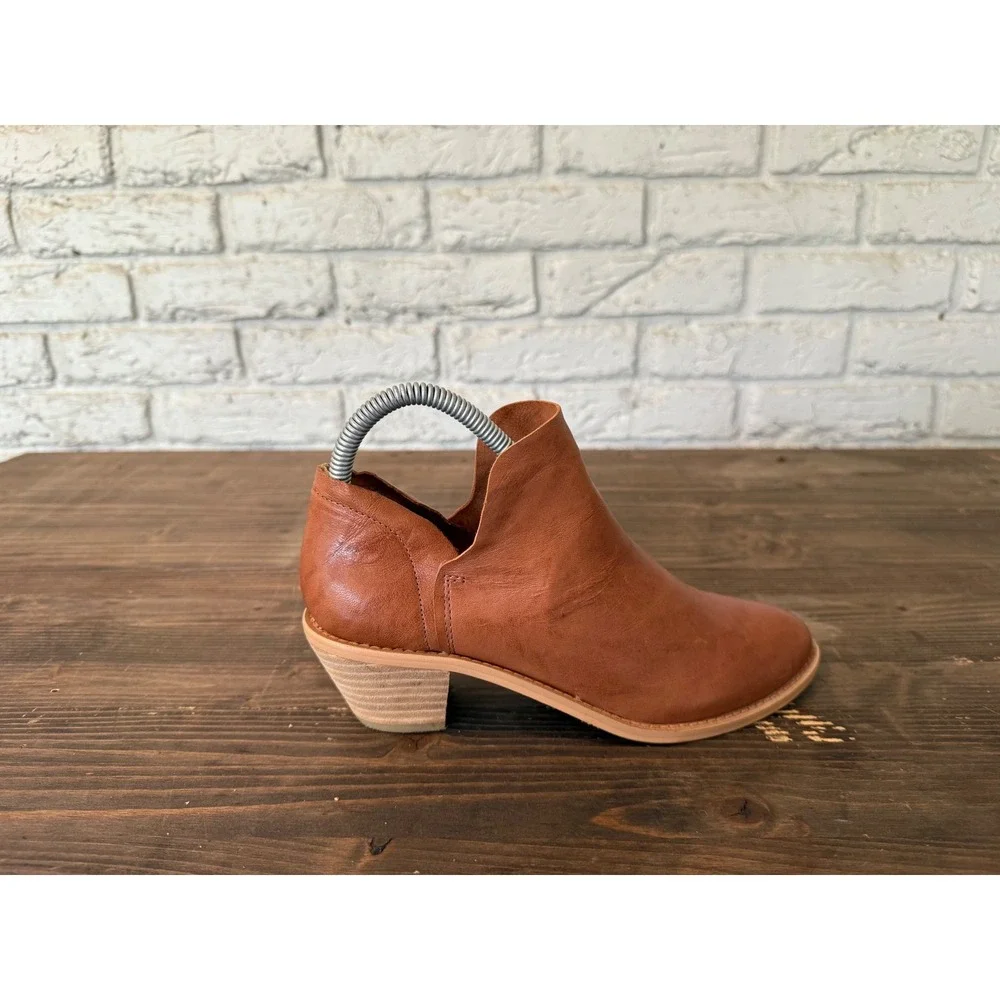 Kelsi Dagger‎ Brown Leather Ankle Boots Size 7.5 Heeled Booties Women's Shoes